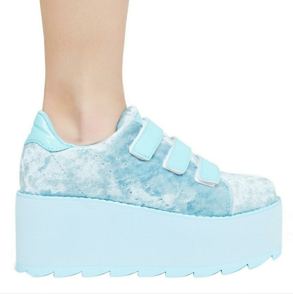 YRU Blue velvet Platform US 7